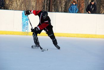 Еманжелинские хоккеисты выиграли домашний матч с «Карсами» из Троицкого района