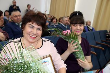 Около 30 человек получили награды в честь Дня культуры в Еманжелинске