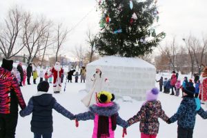 В Еманжелинске открыли новогодний городок