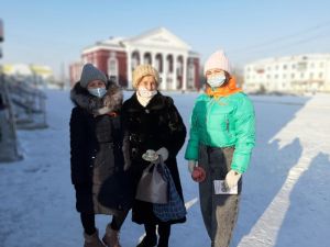 Волонтеры из Красногорского Еманжелинского района в честь Дня мамы провели несколько акций