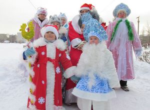 В Еманжелинске, в сквере, торжественно открыли снежный городок