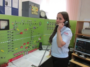 Дежурной по станции Еманжелинск Мария Мохирева работает восьмой год.     