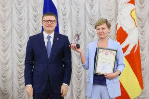 Начальник управления образования администрации Еманжелинского района Ирина Кондакова стала абсолютным победителем регионального конкурса