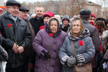 В Еманжелинске прошел митинг, где почтили память жертв политических репрессий