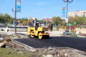 В Еманжелинске продолжается реконструкция городского сквера
