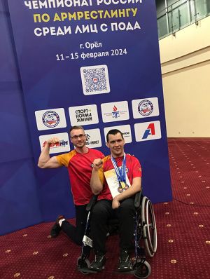 Дмитрий Николаев из Еманжелинска завоевал золотую медаль на чемпионате России по армрестлингу