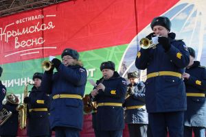 Еманжелинцы вместе со всеми южноуральцами отметили пятую годовщину принятия Крыма и Севастополя в состав России