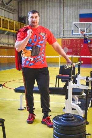 Дмитрий Авраменко из Еманжелинского района стал серебряным призером чемпионата России по жиму штанги лежа