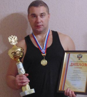 Дмитрий Авраменко из Зауральского стал двукратным чемпионом России по жиму штанги лежа