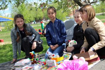 В Еманжелинске в День защиты детей прошли конкурс рисунков, ярмарка