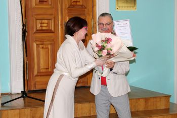 Еманжелинцы поздравили земляка Игоря Гончарова с открытием выставки в Челябинске