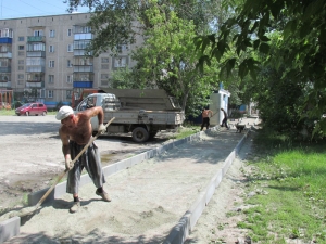 В Еманжелинске начался капитальный ремонт тротуаров