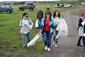 Ребята из ДДТ «Каскад» Еманжелинского района участвуют в очистке озер Еловое и Чебаркуль