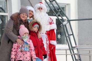 На открытии зимнего городка в Еманжелинске наградили призеров районного конкурса новогодней игрушки