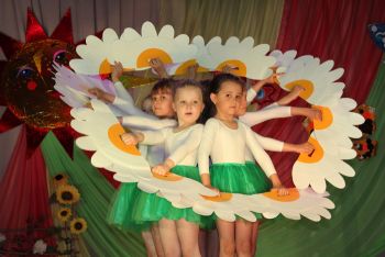 В Еманжелинске прошел фестиваль детского творчества «Золотое яблоко»