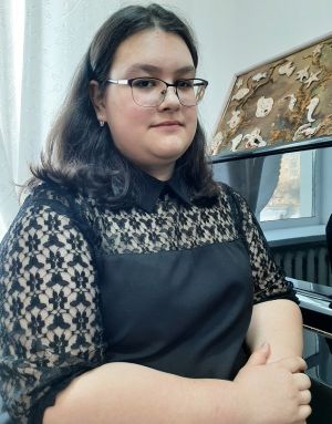 Начинающая пианистка Варвара Скалкина из Еманжелинска – талантливая и старательная ученица, активная участница конкурсов и концертов
