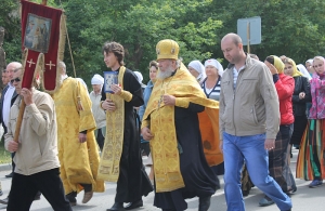 28 июля в Еманжелинске прошел крестный ход от Свято-Введенского храма до строящегося на въезде в город Сретенского