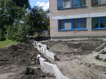 В 20-м детском саду Еманжелинска идет ремонт здания и благоустройство прилегающей территории