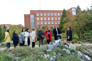Челябинские журналисты побывали на экскурсии в ботаническом саду ЧелГУ