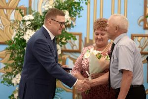 Супруги Кримзюк из Зауральского награждены памятной медалью «За любовь и верность»