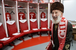 Старейшему болельщику «Спартака», 102-летнему копейчанину, поможет любимый клуб