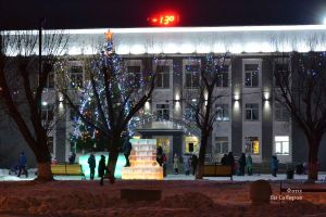 В Еманжелинске и поселках появилась новогодняя иллюминация