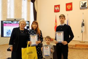 В Еманжелинске наградили победителей и призеров областного конкурса  на лучшую елочную игрушку из вторсырья