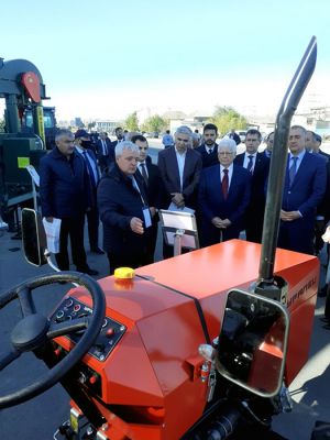 На выставке в Баку аграрии Азербайджана оценили мини-трактор «Уралец» из Еманжелинска