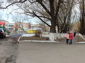 С 2014 года в Еманжелинском районе по программе губернатора Бориса Дубровского «Реальные дела» заасфальтировано и благоустроено более ста дворов