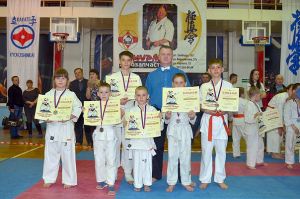 Шесть юных еманжелинских каратистов стали призерами областных соревнований