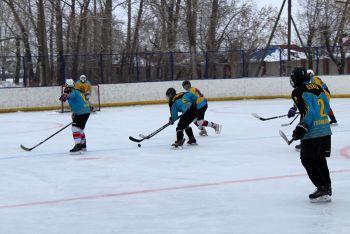 Еманжелинские хоккеисты потерпели поражение от яснополянцев