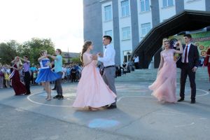 В Челябинской области отменять проведение выпускных вечеров не будут