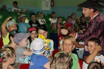 В Еманжелинске прошли два благотворительных детских спектакля