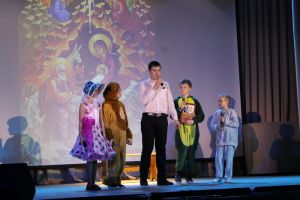 В Еманжелинске вновь показали рождественский спектакль