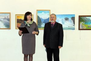 В еманжелинском музее открылась выставка челябинского художника