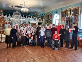 За месяц благотворительной рождественской акции еманжелинскому Свято-Введенскому храму удалось собрать более 200 подарков
