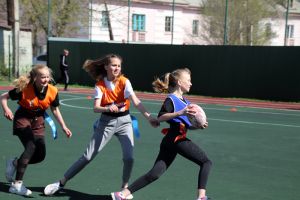 В Еманжелинске прошли состязания по тэг-регби среди школьных команд