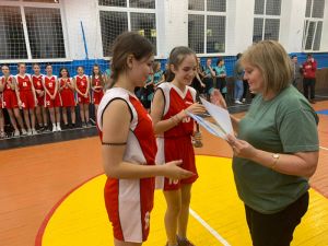 Районный турнир по баскетболу памяти воинов-интернационалистов в еманжелинской ДЮСШ выиграли команды школ № 9 и 15