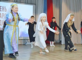 В поселке Батуринском Еманжелинского района прошел фестиваль национальных культур «В единстве народа – единство страны»