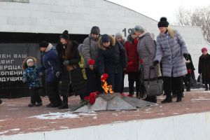 В Еманжелинске в День неизвестного солдата состоялся митинг «Когда стою у Вечного огня»
