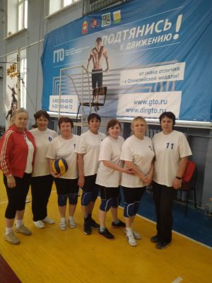 Ветераны Еманжелинского района одержали двойную победу в волейбольном турнире