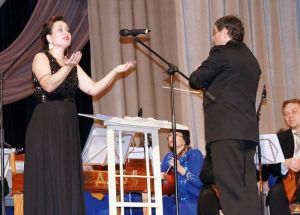 В Еманжелинске под аккомпанемент оркестра «Садко» спела Мария Макарова