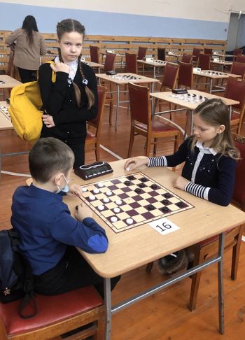 Красногорские шахматисты преуспели в областном турнире по русским шашкам в Еткуле