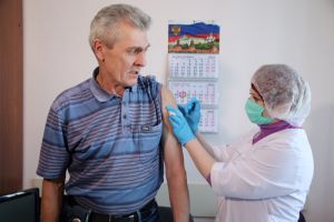 От коронавируса вакцинировались уже более 18 тысяч жителей Еманжелинского района