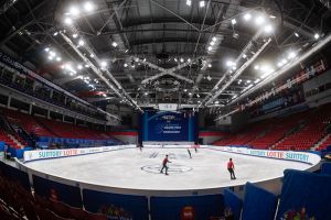 Танцы на льду: в Челябинске стартовал первый соревновательный день Гран-при среди юниоров по фигурному катанию
