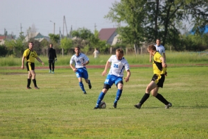 В минувшее воскресенье, 21 июня, еманжелинские футболисты провели домашний матч в рамках первенства Челябинской области