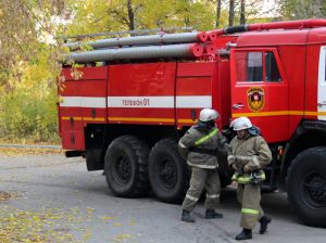 В Красногорском Еманжелинского района пожарные вынесли из огня мужчину и эвакуировали 19 человек