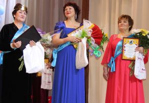 Победительница конкурса Нина Середкина (слева), призеры Вера Светкина и Алевтина Харламова