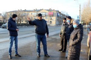 Еманжелинские депутаты проинспектировали дороги, заасфальтированные в этом году