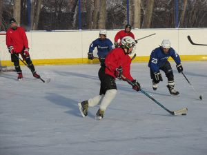 На льду 13-14-летние хоккеисты